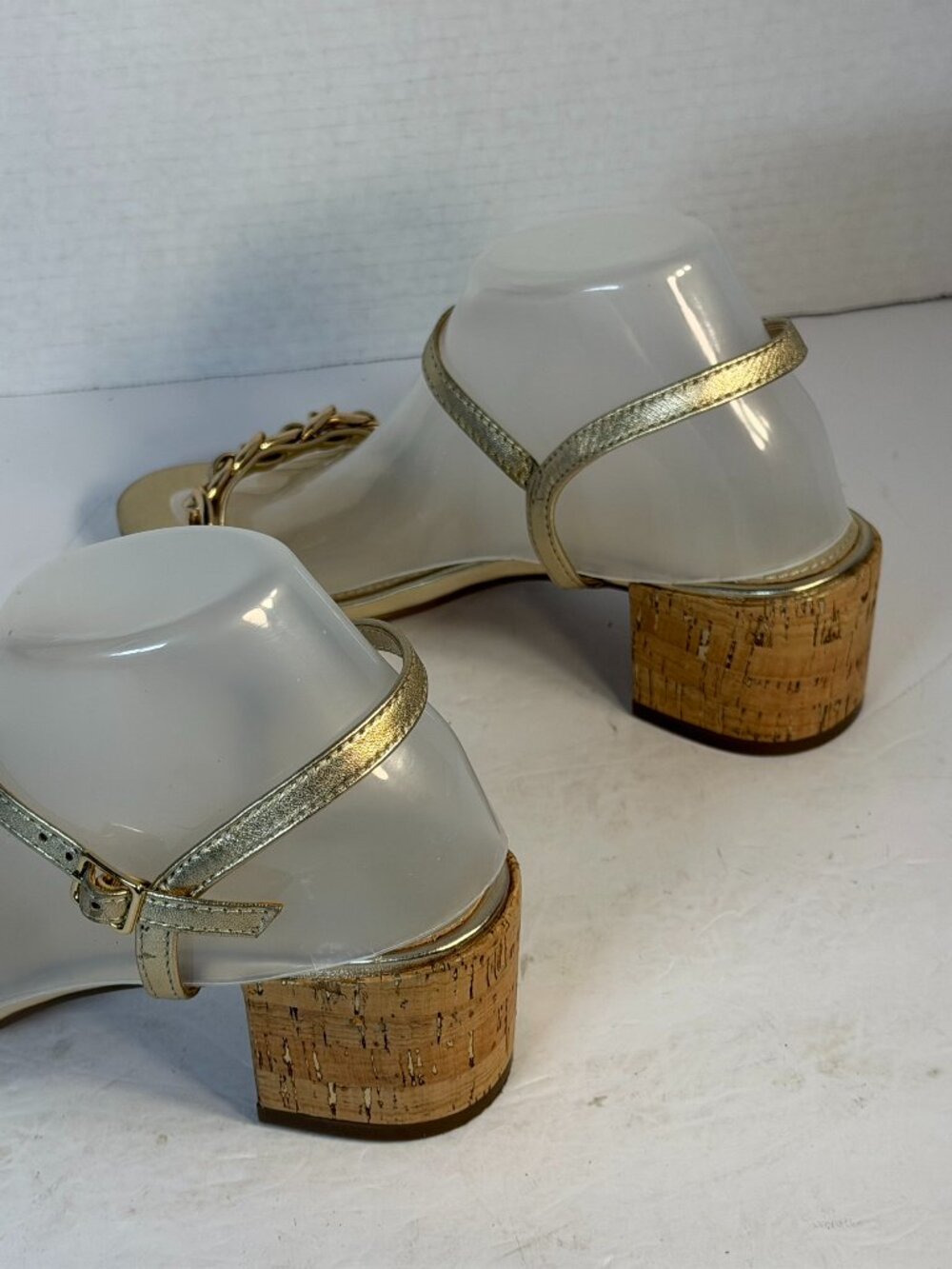 Women's size 8 Golden sandals - Picture 8 of 16